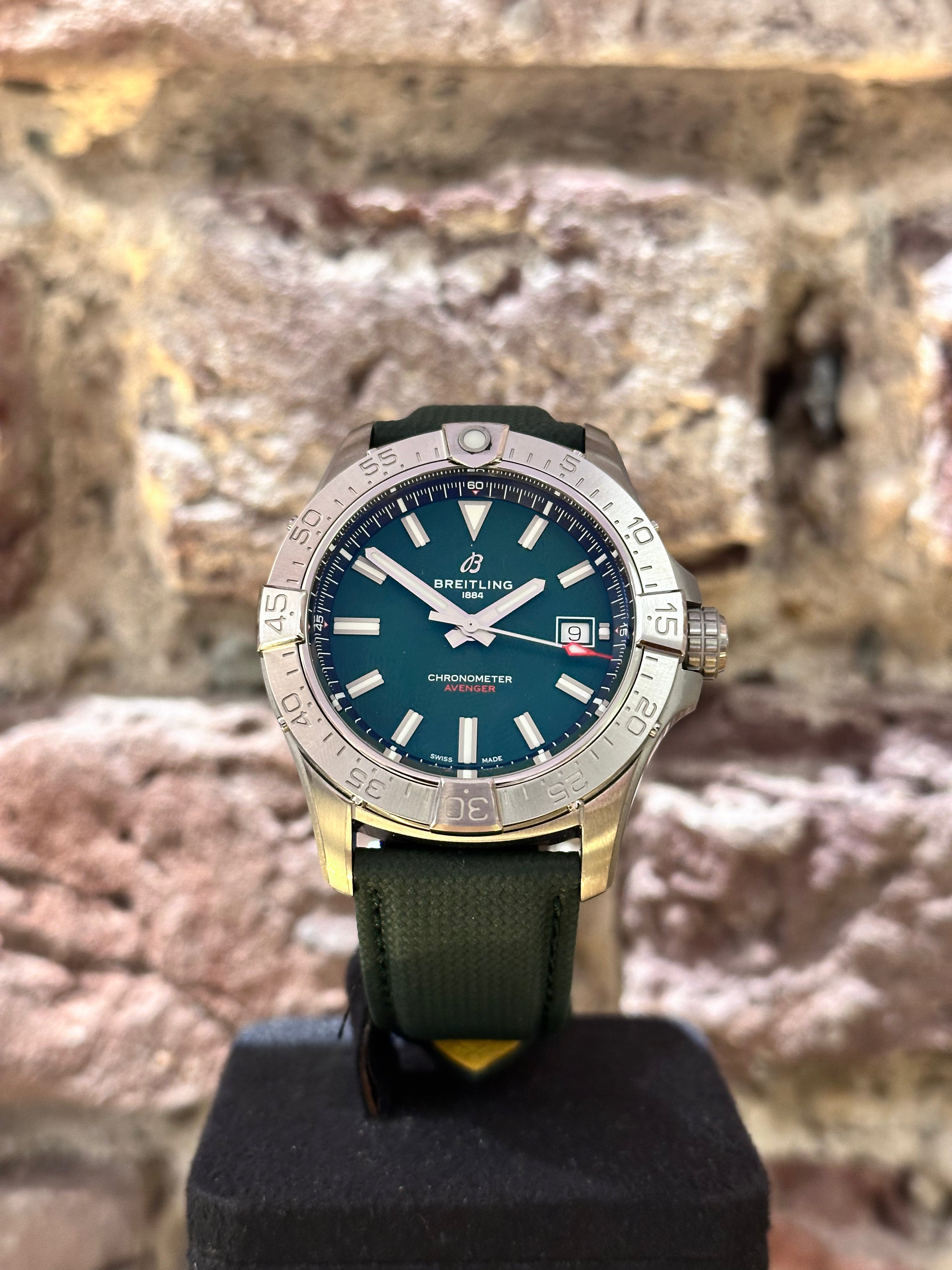 Breitling Avenger 42 - Grünes Zifferblatt, Modell 2025, Ref.A17328