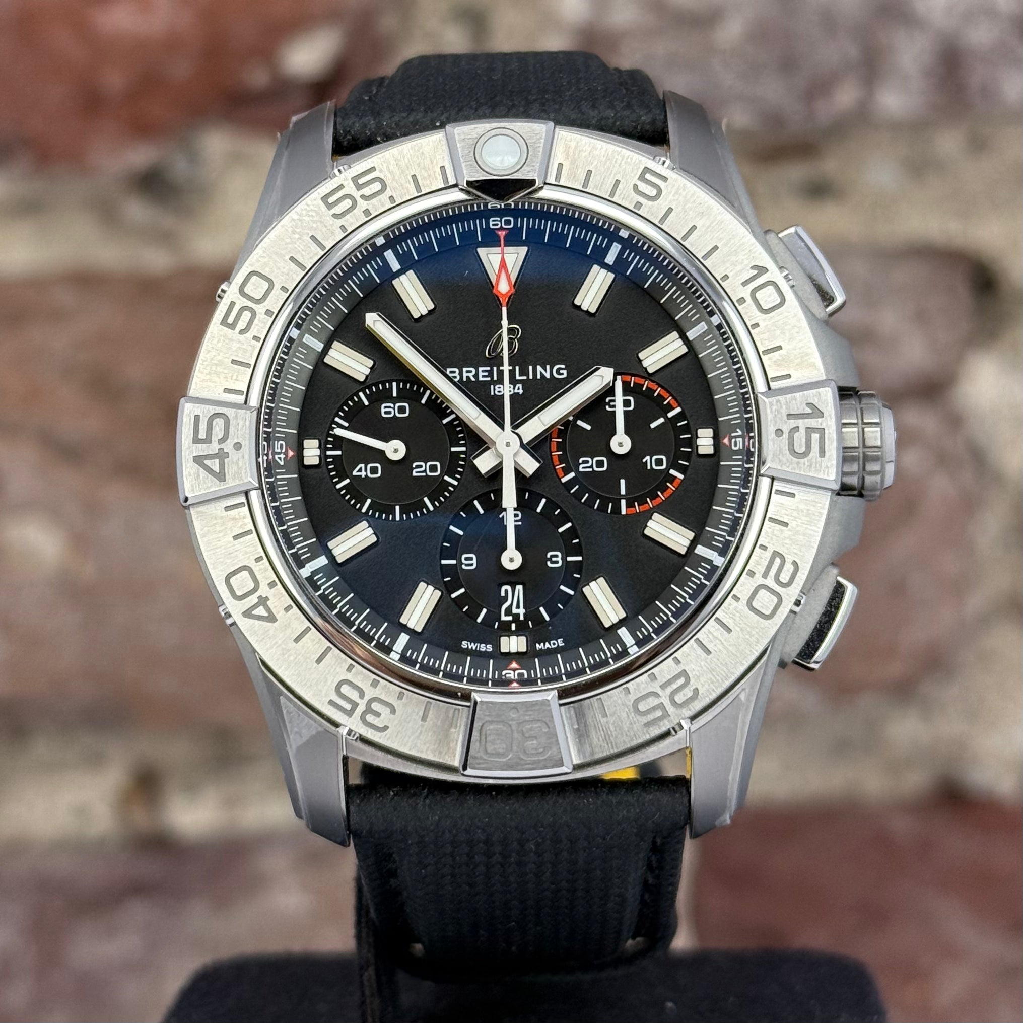 Breitling Super Avenger Chronograph 46 - Schwarzes Zifferblatt, Modell 2025, Ref. EB0148