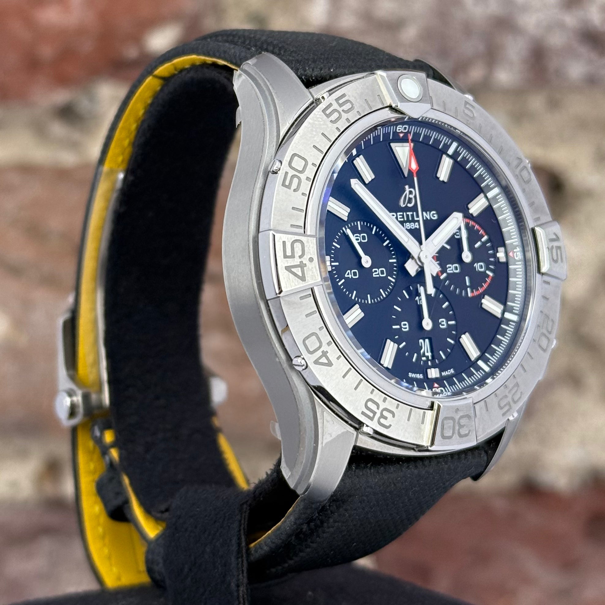 Breitling Super Avenger Chronograph 46 - Schwarzes Zifferblatt, Modell 2025, Ref. EB0148