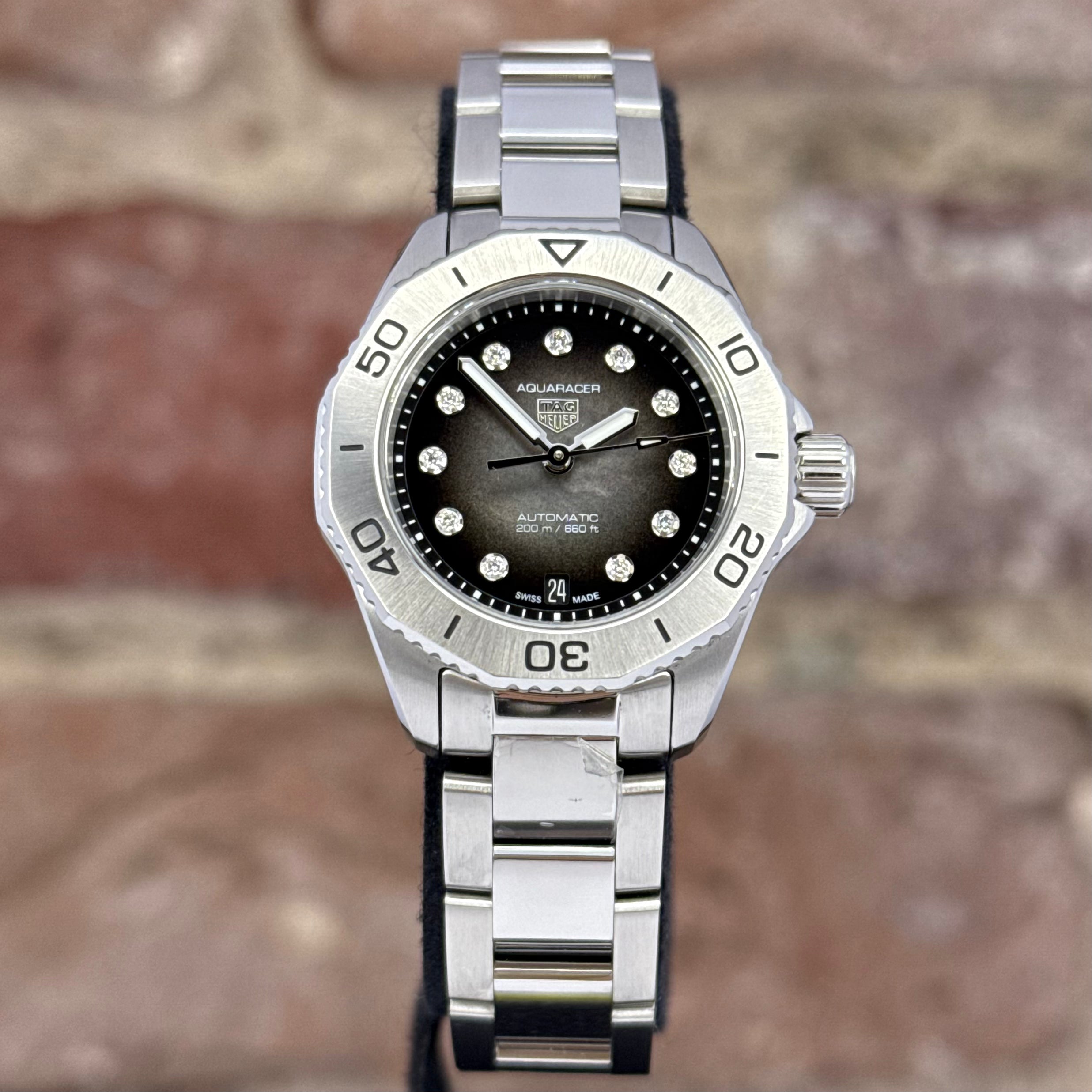 TAG Heuer Aquaracer Professional 200 - Schwarzes Zifferblatt mit Diamanten, Modell 2026, Ref. WBP2410