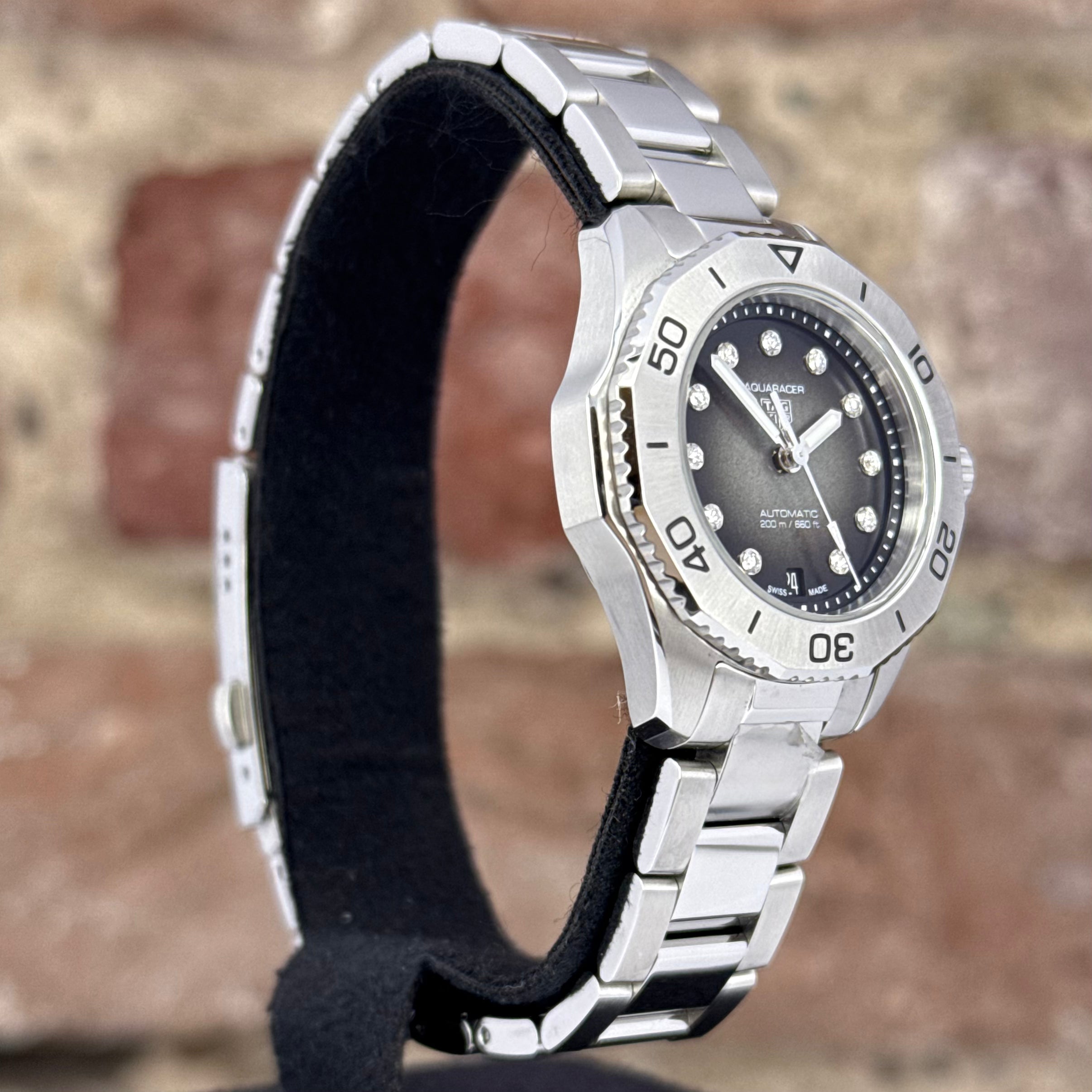 TAG Heuer Aquaracer Professional 200 - Schwarzes Zifferblatt mit Diamanten, Modell 2026, Ref. WBP2410