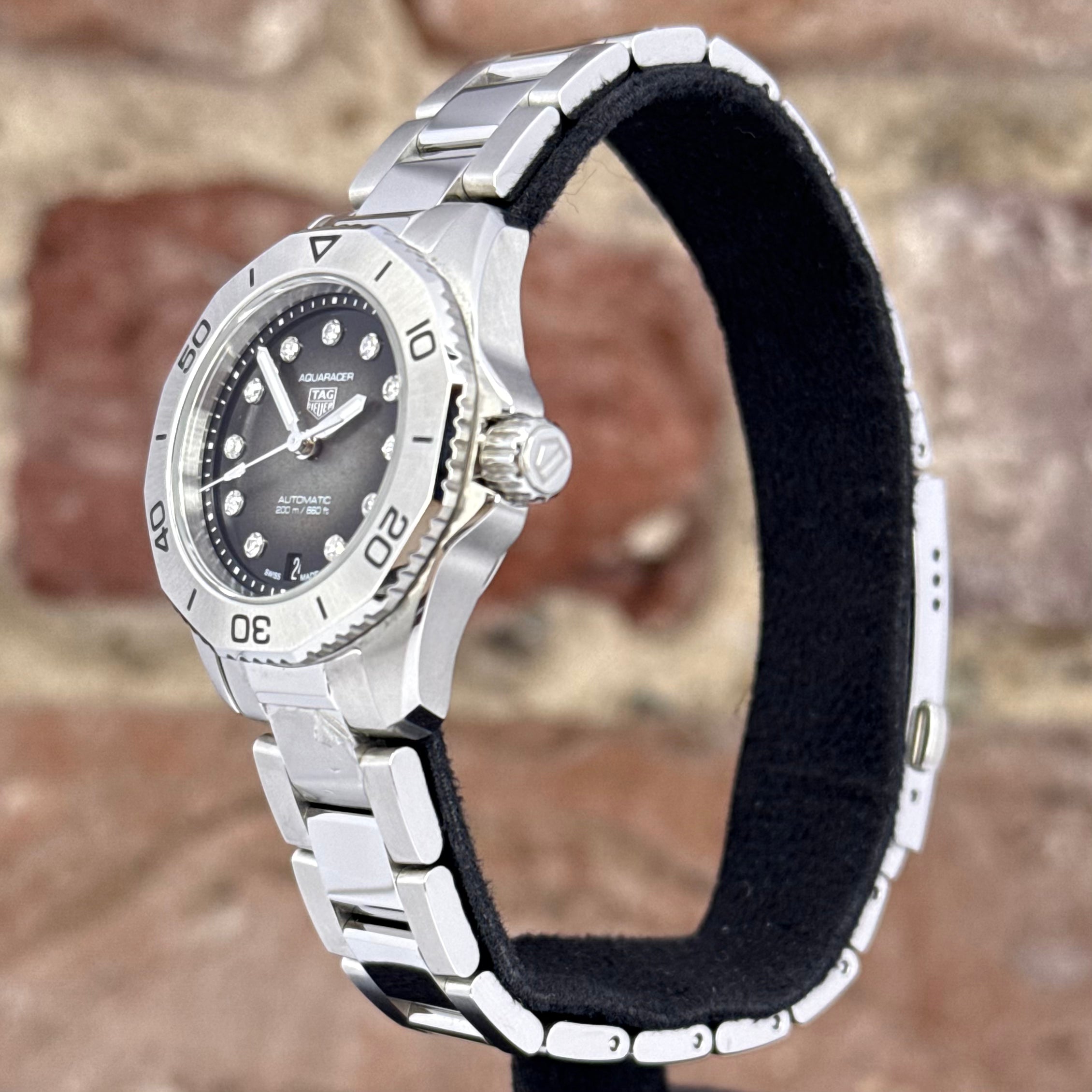 TAG Heuer Aquaracer Professional 200 - Schwarzes Zifferblatt mit Diamanten, Modell 2026, Ref. WBP2410