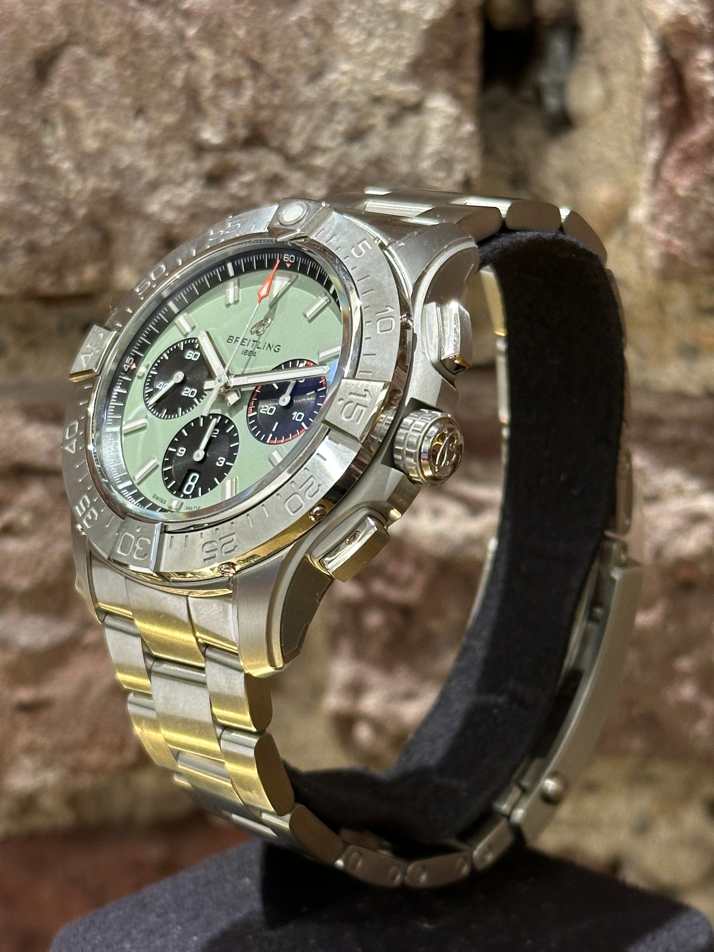Breitling Avenger 44 - Grünes Zifferblatt, Modell 2025, Ref.AB0147101L1A1