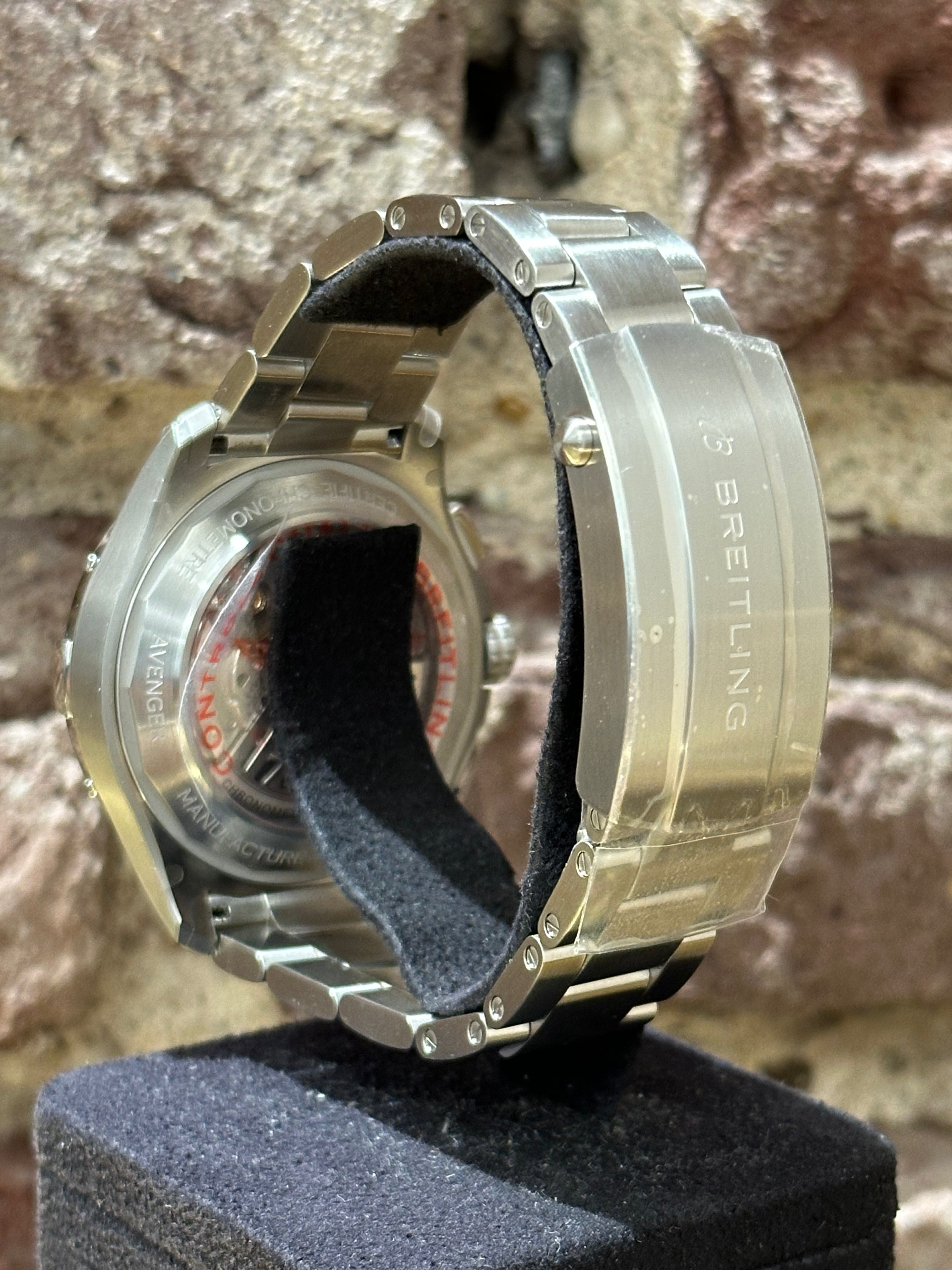Breitling Avenger 44 - Grünes Zifferblatt, Modell 2025, Ref.AB0147101L1A1