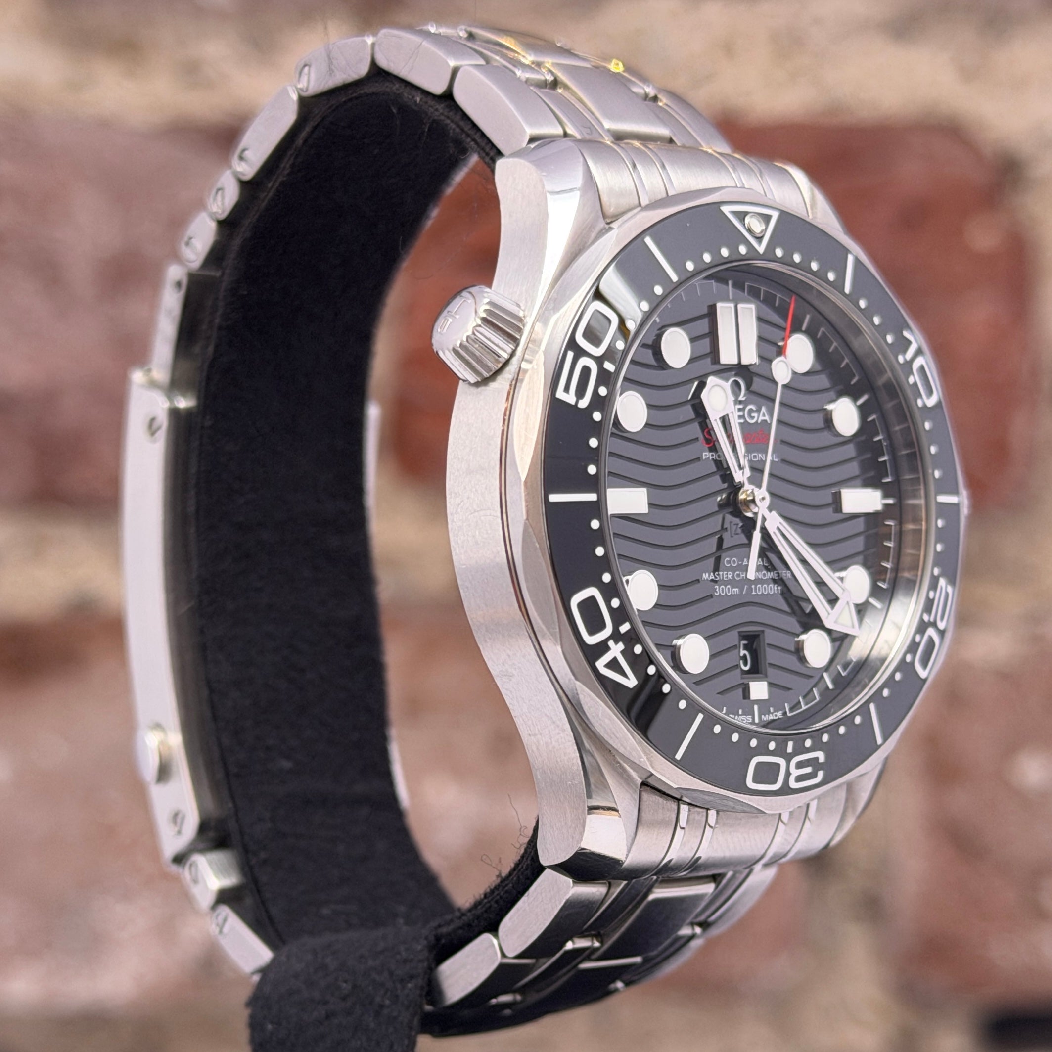 Omega Seamaster 42 - Schwarzes Zifferblatt, Modell 2022 Ref. 210.30.42.20.01.001