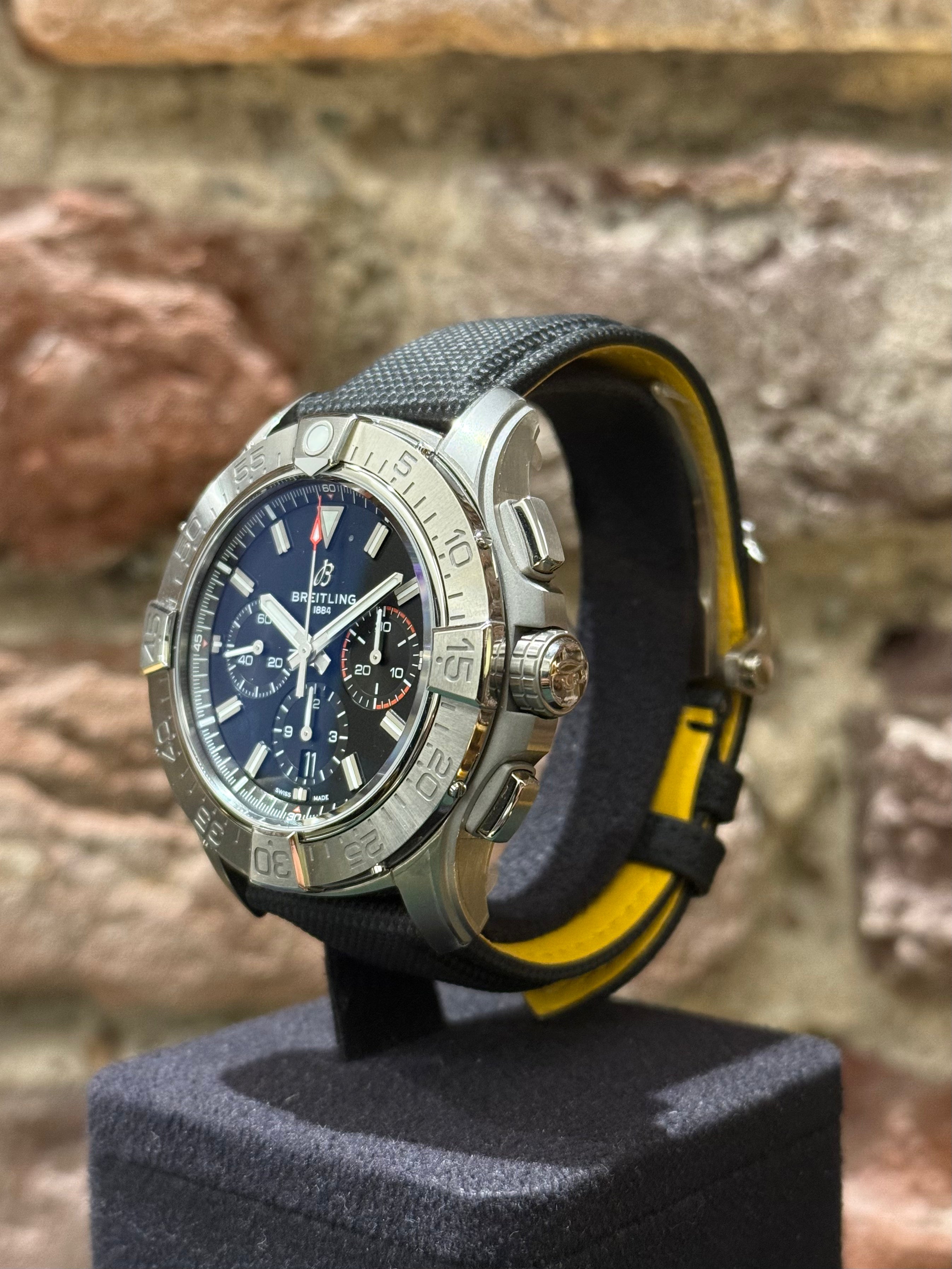 Breitling Avenger Chronograph - Schwarzes Zifferblatt, Modell 2025, Ref. EB0148