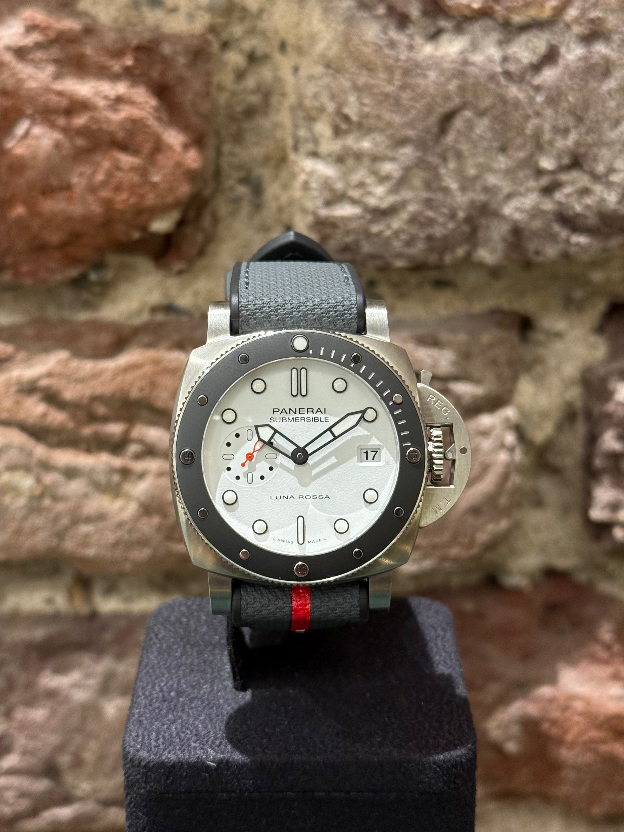 Panerai Luminor Chrono Carbotech™ - Weißes Zifferblatt, Modell 2025, Ref. PAM01579