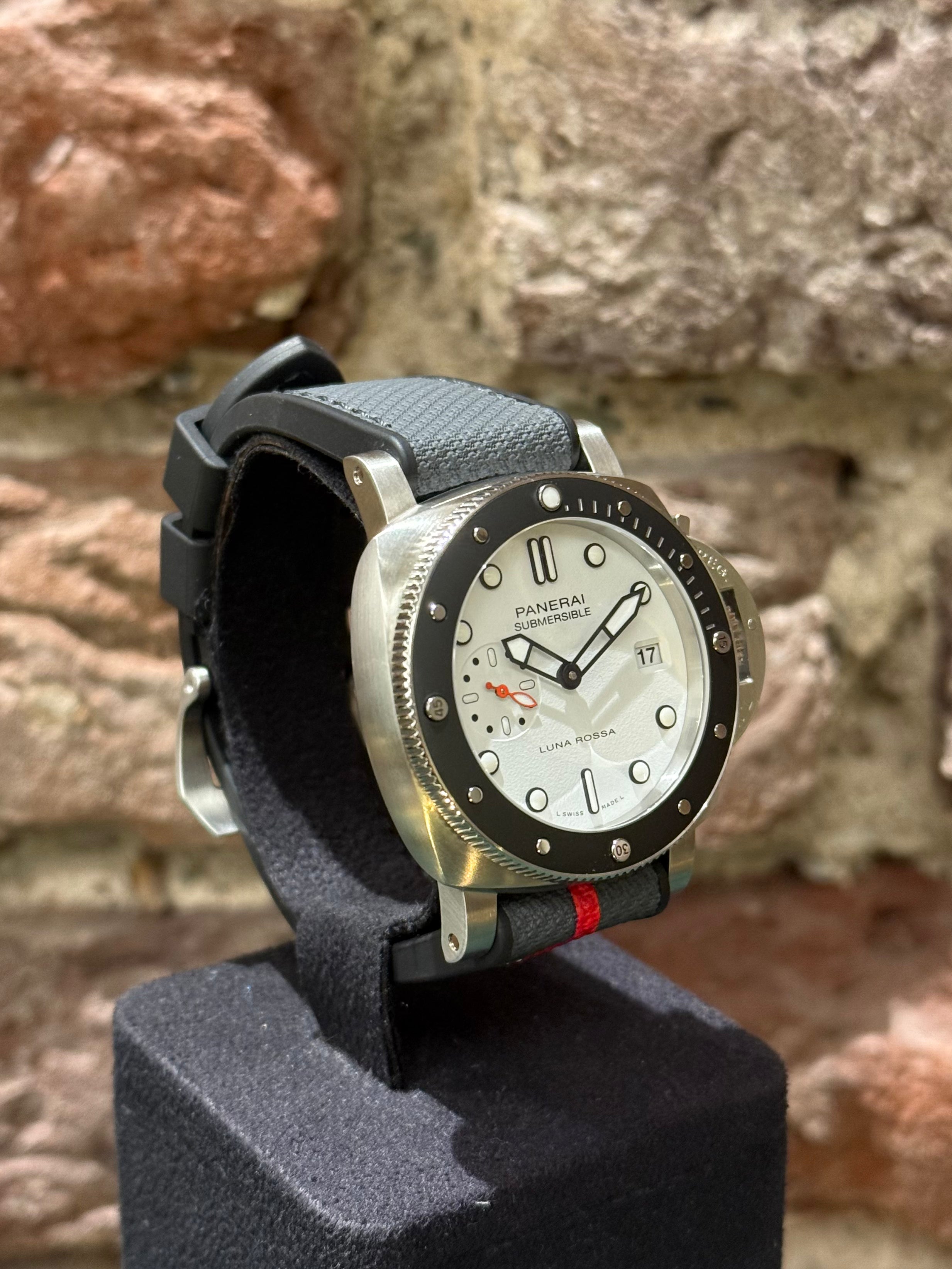 Panerai Luminor Chrono Carbotech™ - Weißes Zifferblatt, Modell 2025, Ref. PAM01579