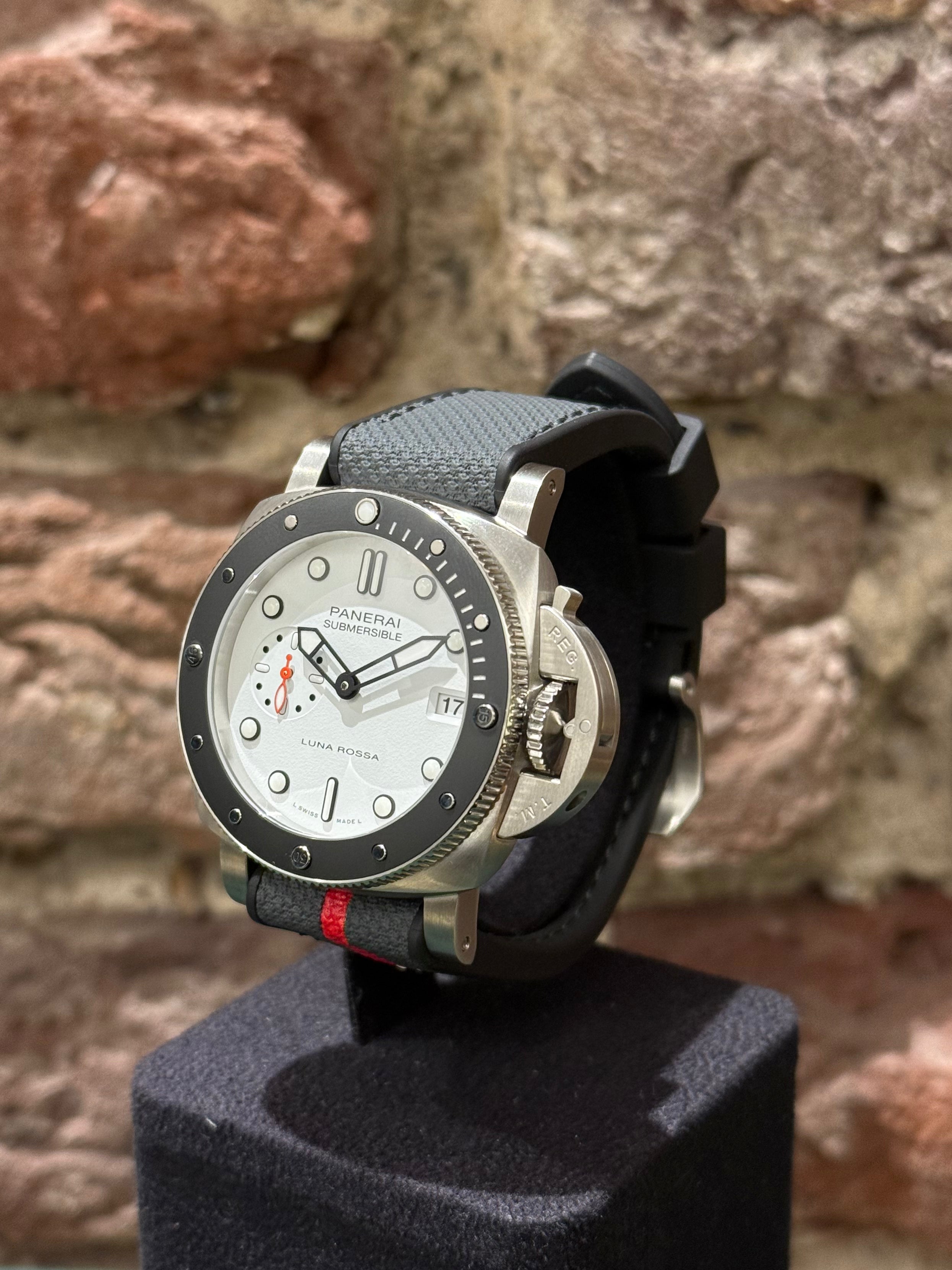 Panerai Luminor Chrono Carbotech™ - Weißes Zifferblatt, Modell 2025, Ref. PAM01579