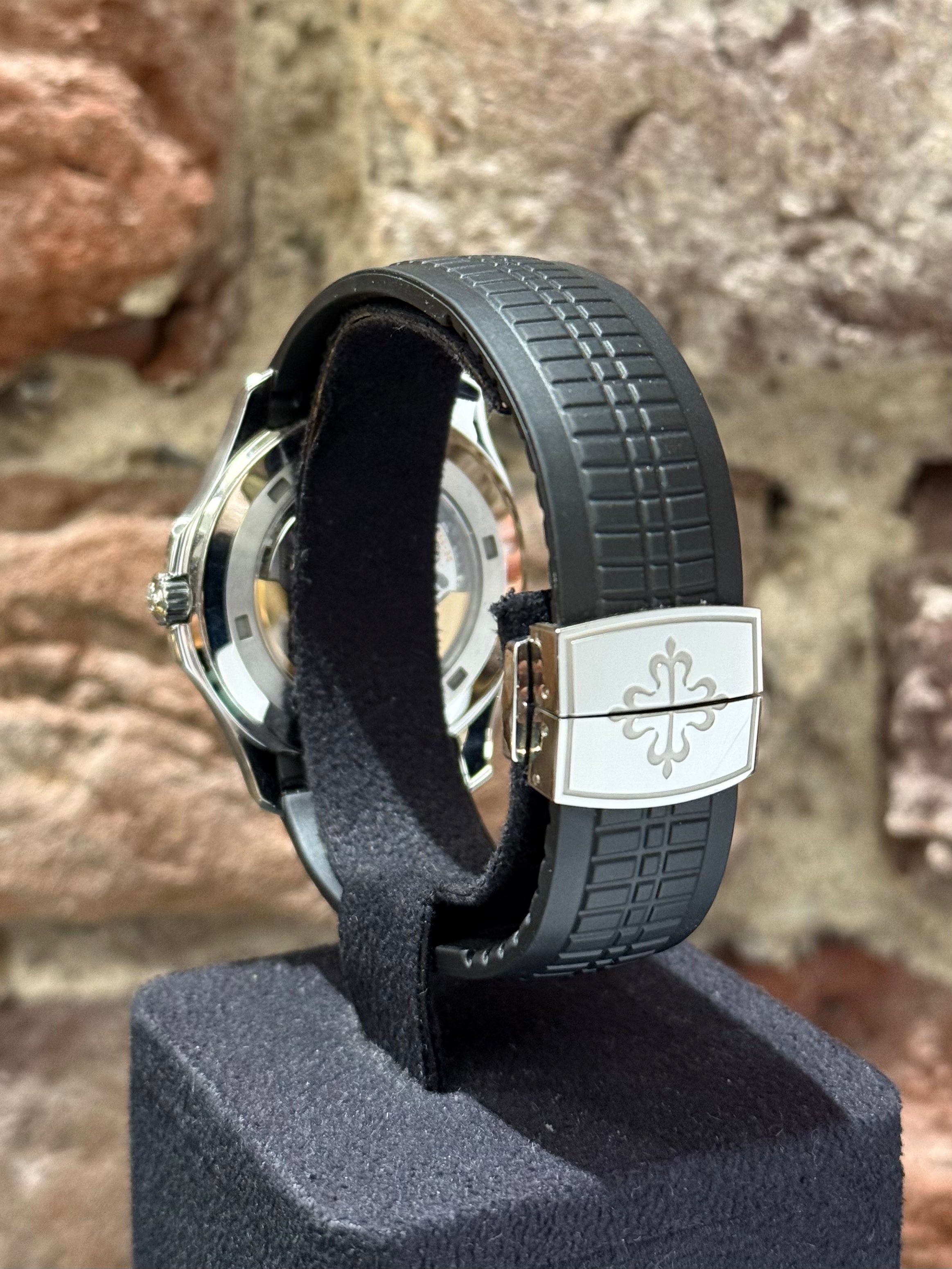 Patek Philippe - Schwarzes Zifferblatt, Modell 2024, Ref.5167A