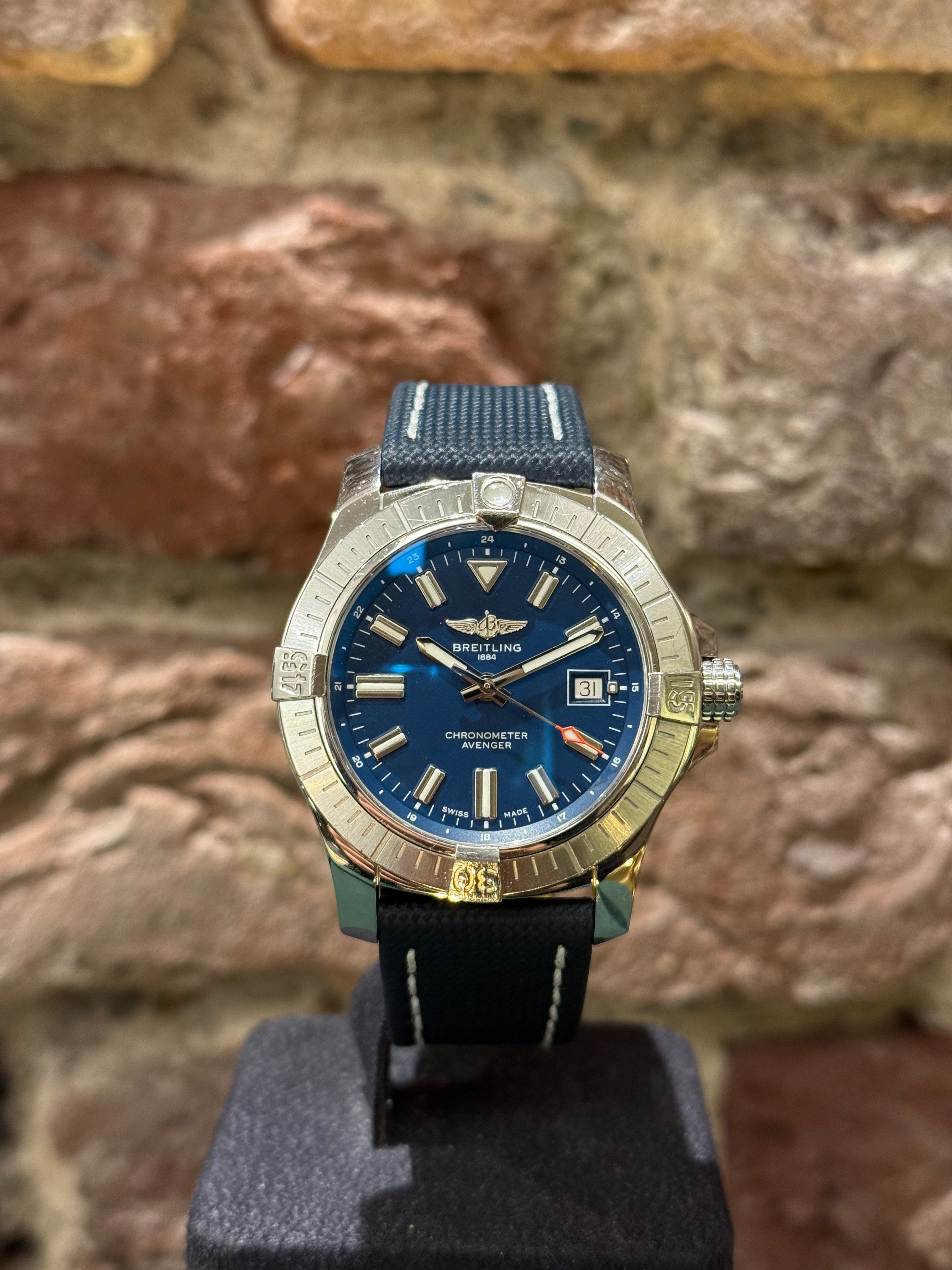 Breitling Avenger Automatic 43 - Blaues Zifferblatt, Modell 2021, Ref. A17318101C1X1