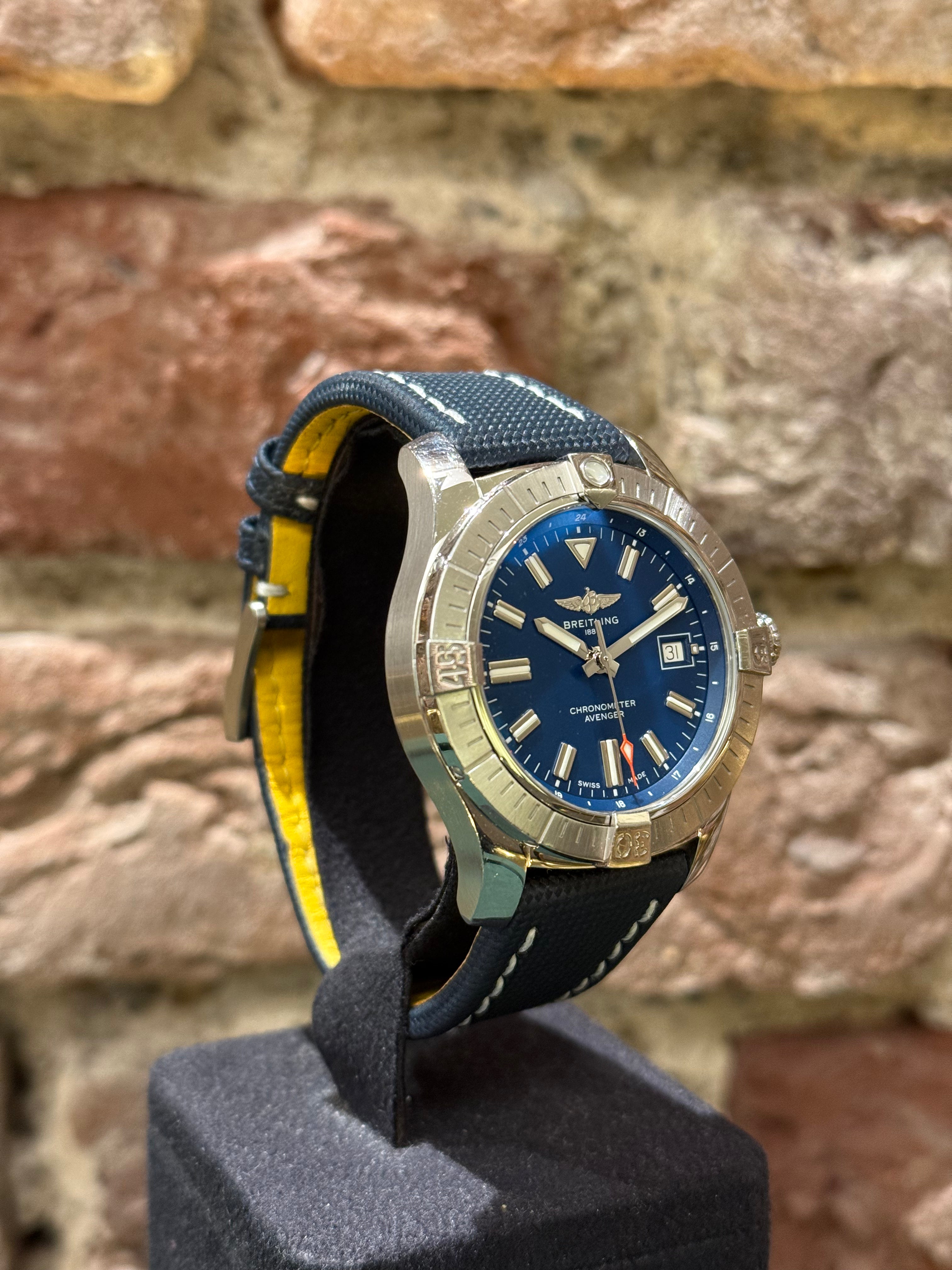Breitling Avenger Automatic 43 - Blaues Zifferblatt, Modell 2021, Ref. A17318101C1X1