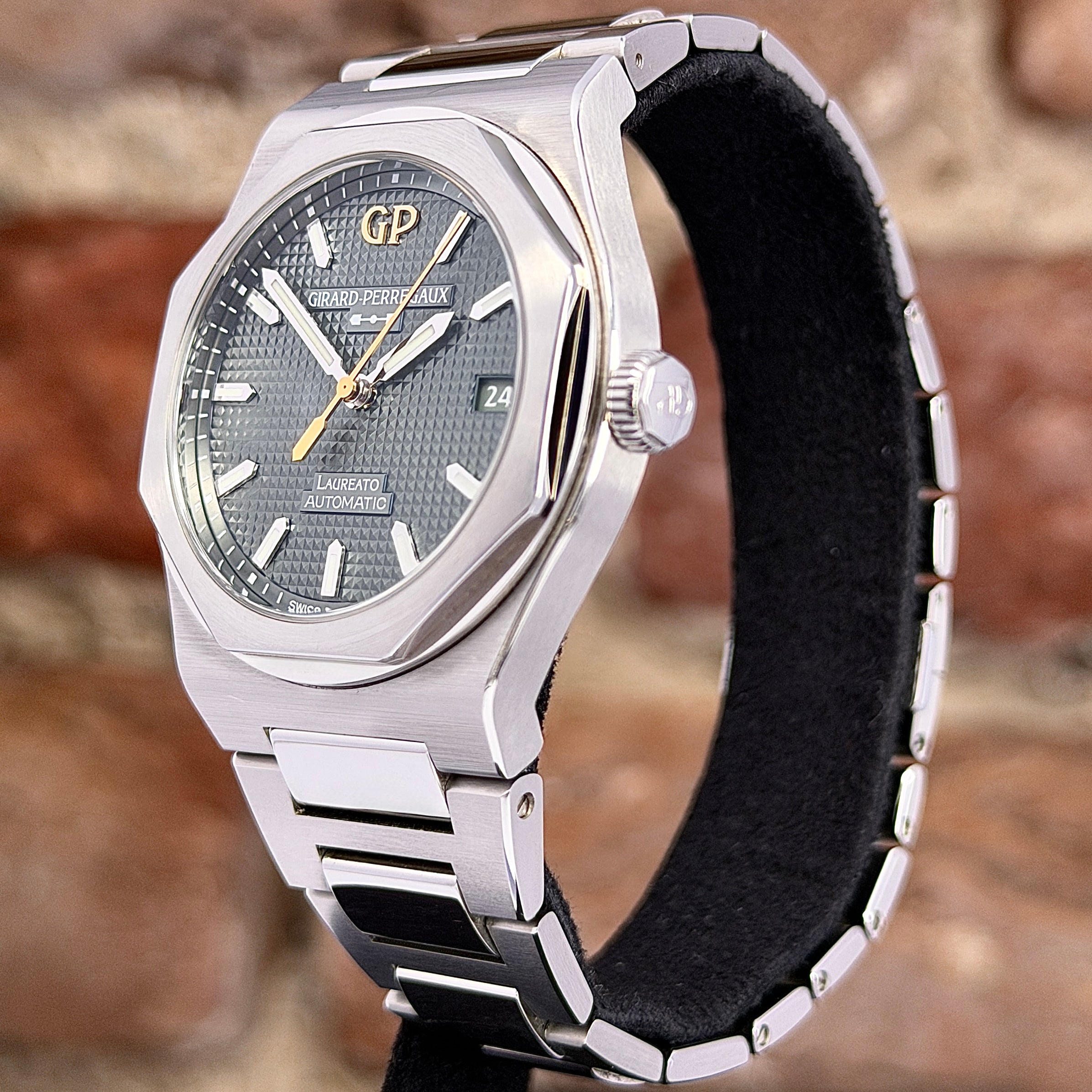 Girard Perregaux Laureato 38 - Grünes Zifferblatt, Modell 2026, Ref.8105-11-3407-1CM