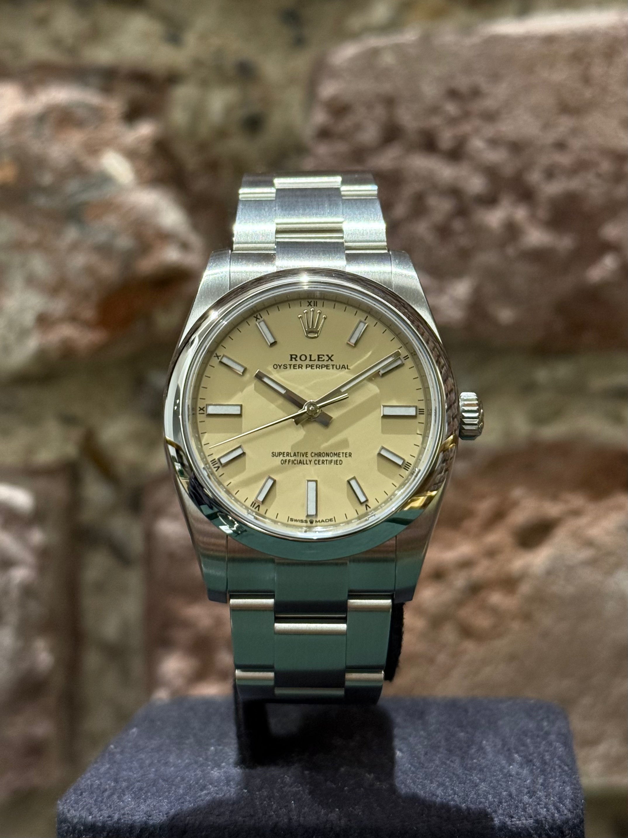 Rolex Oyster Perpetual - Beiges Zifferblatt, Modell 2025, Ref. 124200