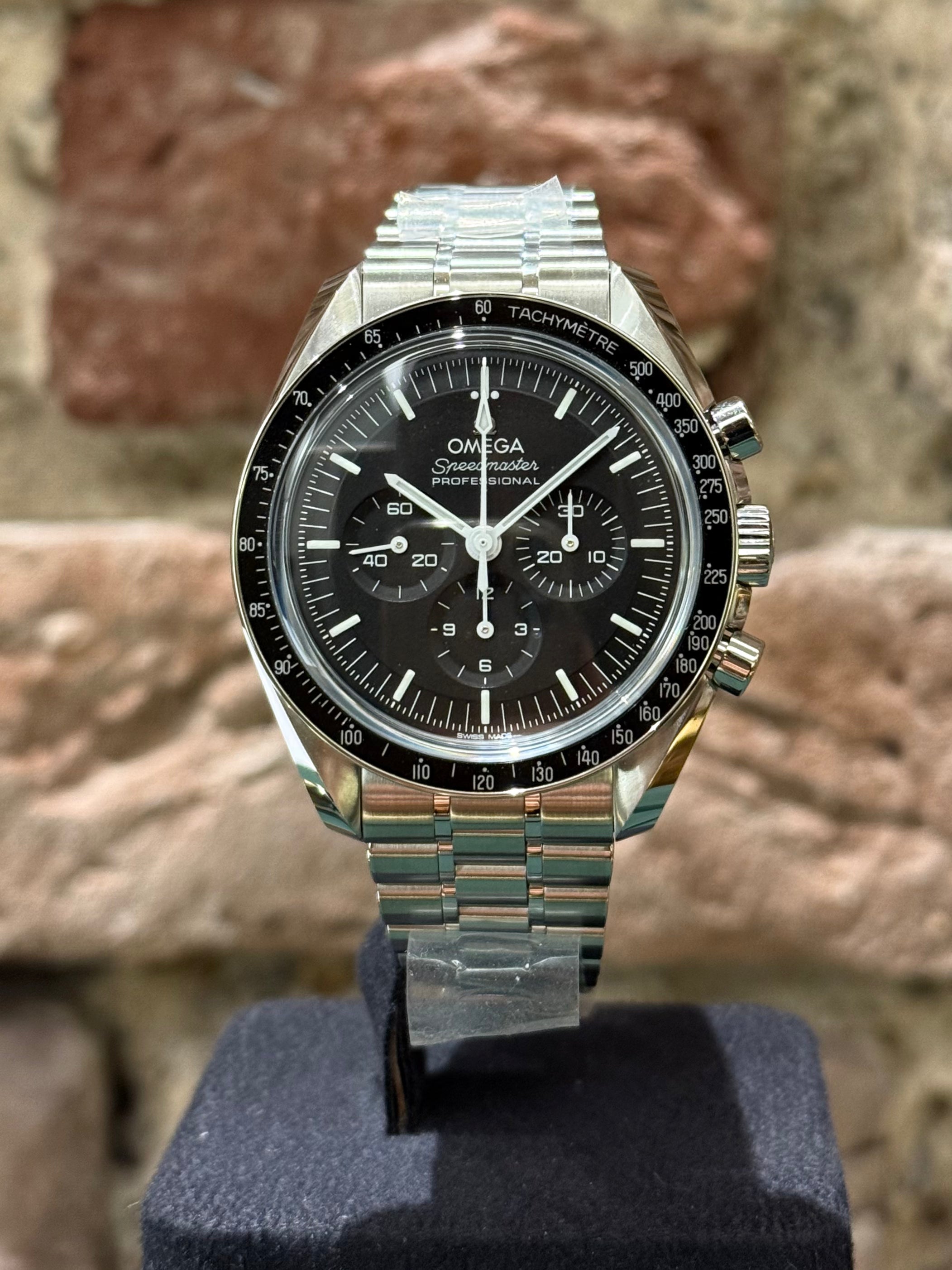 Omega Speedmaster 42 - Schwarzes Zifferblatt, Modell 2025, Ref.310.30.42.50.01.002