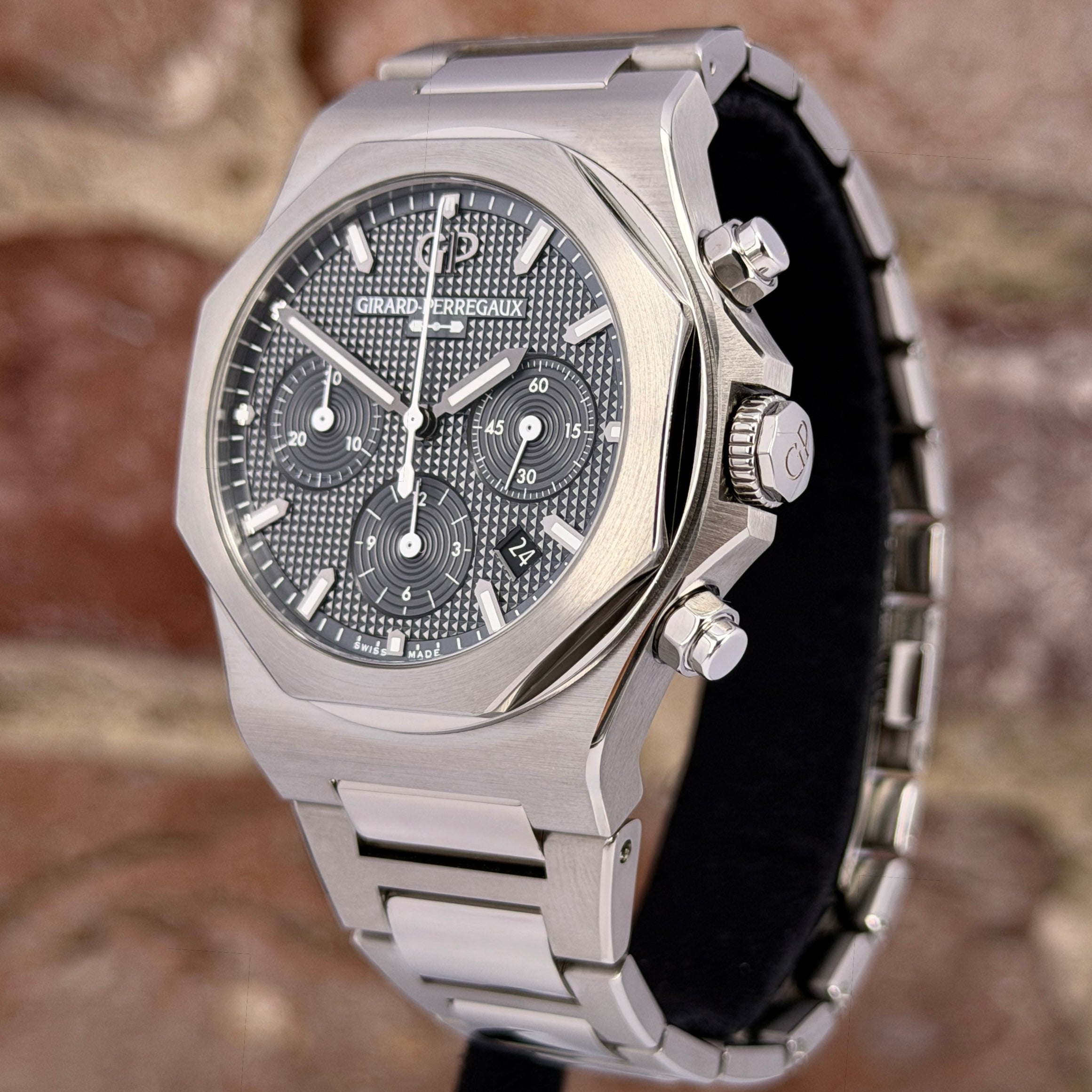 Girard-Perregaux Laureato - Graues Zifferblatt, Modell 2024, Ref. 81020-21-3263-1CM